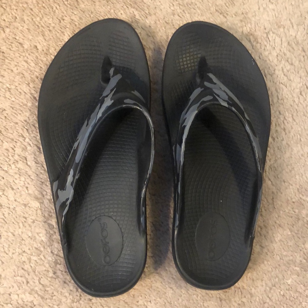OOFOS ~ Black Camo Comfort Sandal/Flip Flop
